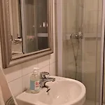 Kule Gule Huset منزل للإقامة