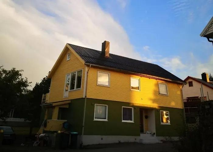Kule Gule Huset * Svolvær